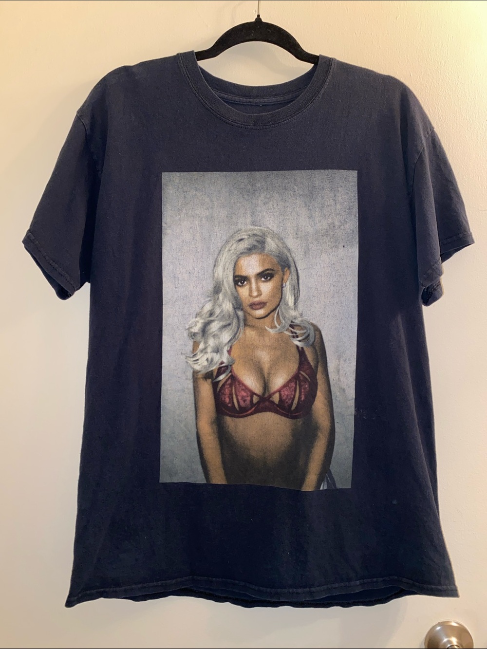 Original Kylie Jenner Black Short-Sleeve Graphic Tee Size L Unisex